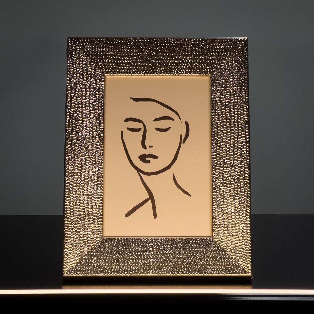 Porta-Retrato Dourado Texturizado 10x15 cm – foto principal