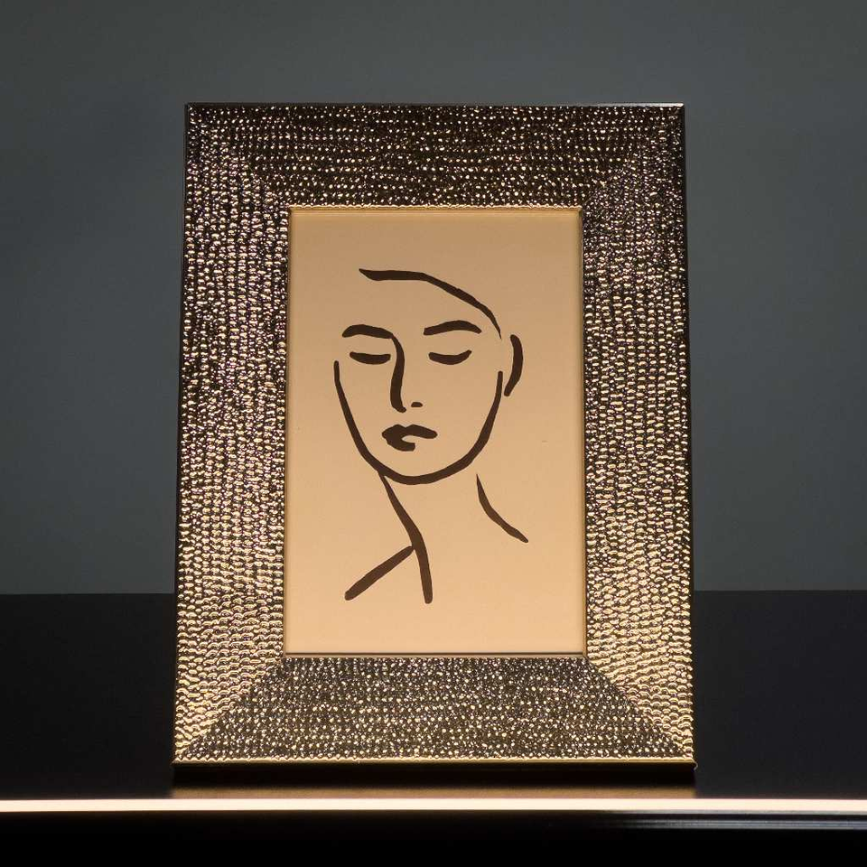 Porta-Retrato Dourado Texturizado 10x15 cm – foto principal
