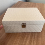 Caixa Organizadora Branca com Textura Rattan e Fecho Dourado – foto 3